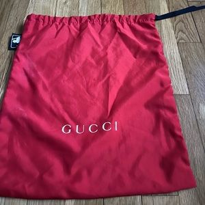 Authentic Gucci dust bag , mlb for my Yankee hat
